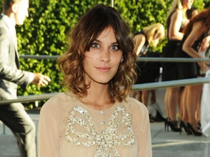 Wenn sich die Modeszene trifft, dann darf sie auf keine Fall fehlen: Moderatorin Alexa Chung 