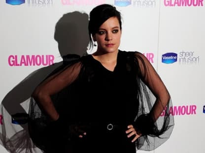 Lady in Black: Die britische Sängerin Lily Allen wählte für ihren Auftritt ebenfalls die Farbe des Abends. Hat ihr anscheinend Glück gebracht. Sie gewann den Award als "Solo Artist of the Year"