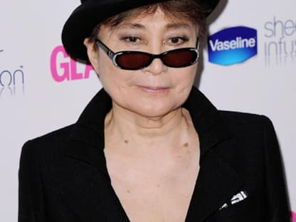 Yoko Ono durfte bei der Verleihung in London nicht fehlen. Und natürlich wurde sie gefeiert. In der Kategorie "Outstanding Contribution" freute sie sich über ihren Award