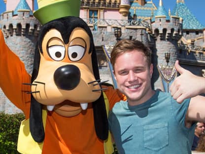 Cooles Duo: Goofy und Olly Murs