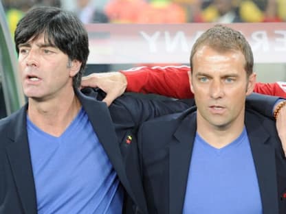 Ein gutes Team: Jogi Löw und Hansi Flick feuern ihre Mannschaft an