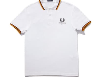 Trikots sehen ja grundsätzlich nur an Fußballern richtig gut aus und können außerhalb des Spielfelds schnell das modische Aus bedeuten. Deshalb freuen wir uns über diese tollen Soccer-Shirts! Polohemd von Fred Perry, ca. 90 Euro