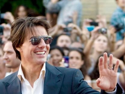 Mr. Cool: Tom Cruise zeigte sich gut gelaunt in Sevilla. Dort wurde er schon von tausenden wartenden Fans kreischend empfangen