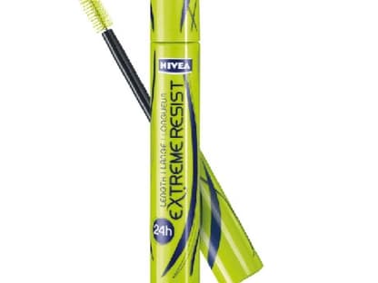 "Extreme Resist Lengthening Mascara" von Nivea verleiht den Augen einen gepflegten Look endlos langer Wimpern und bietet 24 Stunden Halt, ca. 11 Euro