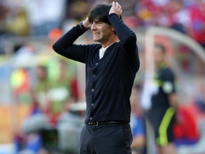 Bundestrainer Jogi Löw kann nicht glauben, was auf dem Feld passiert