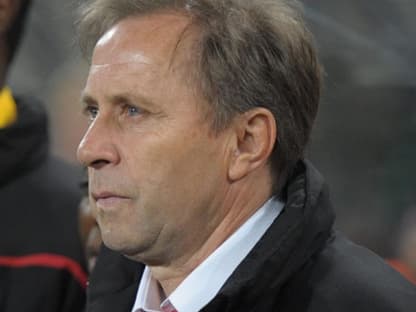 Milovan Rajevac, Nationaltrainer von Ghana, beobachtet seine Elf ganz genau. Letztendlich halfen auch die Tipps von der Tranierbank nichts - Ghana verliert mit 0:1