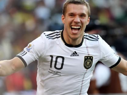 Geht Deutschlands Sommermärchen doch weiter? Zumindest sieht momentan alles danach aus. Im Achtelfinale gewann Jogis Elf gegen England 4:1.
 Zu den glücklichen Torschützen gehört auch - nach einer kurzen Pannenserie - Lukas Podolski