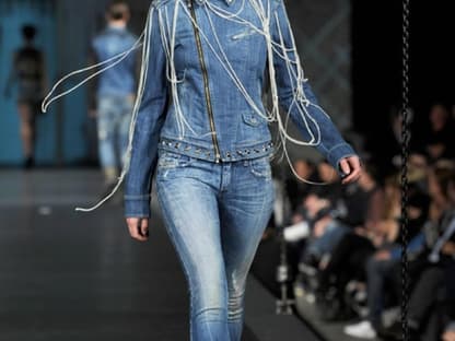 Zwar stammt das Jeanslabel Diesel aus Italien, die Modenschau zählte allerdings zu den wichtigsten Veranstaltungen der Berlin Fashion Week. Selten war Denim so sexy!