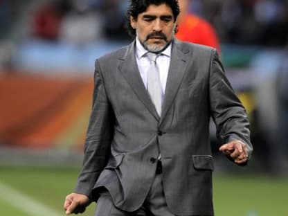 Dont cry, Argentina! Trainer Maradonna war nach der WM-Pleite am Boden zerstört