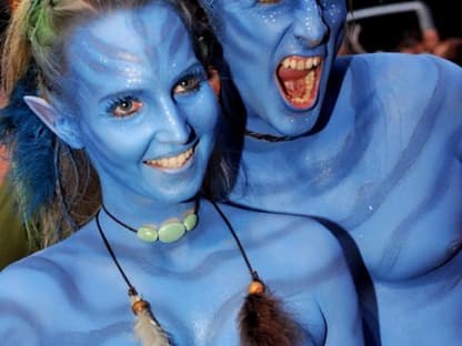 Auffallen um jeden Preis: Über vier Stunden dauerte dieses "Avatar"-Bodypainting