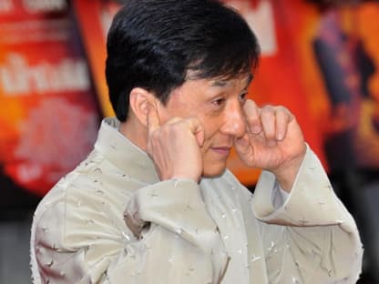 Für Schauspieler Jackie Chan ist das Gekreische der Fans kaum auszuhalten