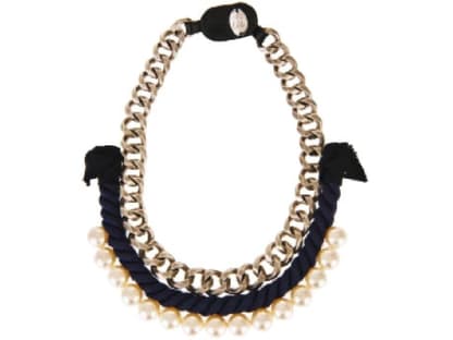 Eyecatcher: Collier aus Gliederkette, Kordel und Perlen von 3.1 Phillip Lim über net-a-porter.com, ca. 240 Euro 
