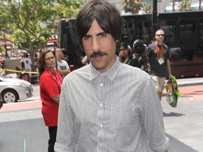 Jason Schwartzman auf dem Weg zu einer der vielen Comic-Partys