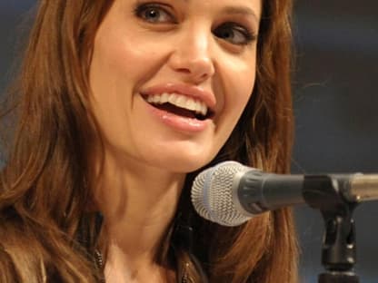 Auf großer Promo-Tour: Angelina Jolie stellte bei der Comic-Convention ihren neuen Action-Thriller "Salt" vor