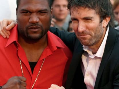 Harte Jungs: "A-Team"-Darsteller Quinton Rampage Jackson und Sharlto Copley mit viel Bling-Bling und geballten Fäusten