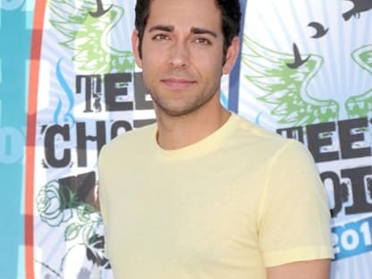 Zachary Levi ging auch nicht leer aus: Der "Chuck"-Schauspieler bekam eine Trophäe als bester Serien-Star in der Kategorie "Action"