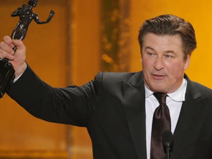 Bedankt sich für seinen Preis als bester Schauspieler in einer Comed-Serie ("30 Rock"): Alec Baldwin ï»¿