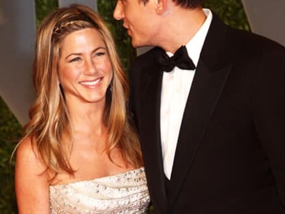 Jennifer Aniston zeigte ihren geflochtenen Haaransatz bei der Vanity Fair Oscar Party 2009