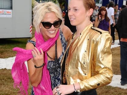 Diese zwei hatten offensichtlich Spaß: Sängerin Sarah Harding und "La Roux"-Mitglied Elly Jackson