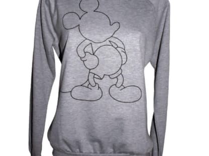 Unser liebstes Kleidungsstück brauchen wir jetzt nicht länger zu Hause verstecken: Sweatshirts dürfen ab sofort auch im Büro getragen werden! Wir stellen Ihnen die coolsten Shirts vor: Mit Micky-Maus-Print von Ayzit Bostan über cvgshowroom.com, 
ca. 95 Euro