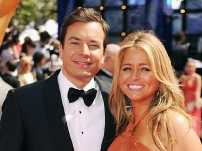 Der Moderator des Abends: Jimmy Fallon mit Nancy Juvonen