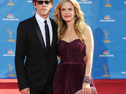 Grund zum Feiern: Kevin Bacon mit Kyra Sedgwick - sie gewann den Emmy als beste Hauptdarstellerin in "The Closer"