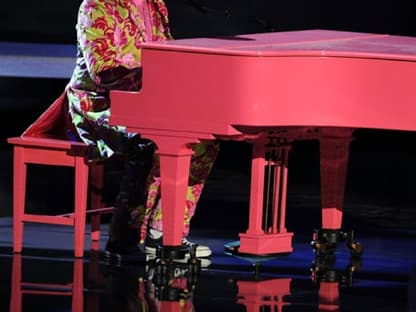 Hier versucht sich Jimmy Fallon mal als Elton John