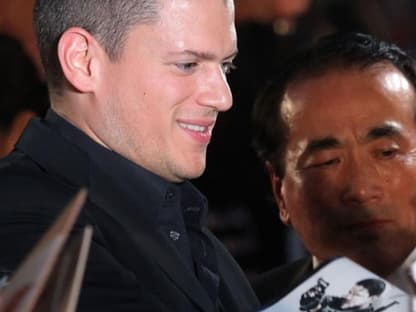 Wentworth Miller schrieb vorab schon fleißig Autogramme am roten Teppich ...