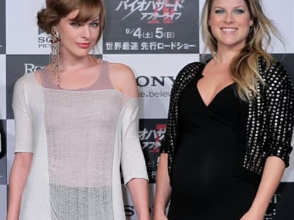 Japan im Ausnahmezustand: Zur Premiere von "Resident Evil: Afterlife" kam der ganze Hauptcast nach Tokio. Dort zeigte sich nicht nur eine strahlendschöne Milla Jovovich, sondern auch eine bezaubernd schwangere Ali Larter