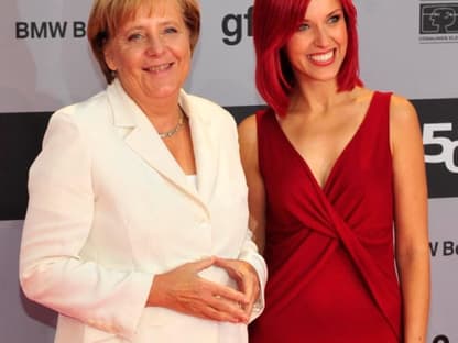 Ein glamouröser Auftakt: Gestern wurde die weltgrößte Internationale Funkaustellung "IFA" in Berlin eröffnet. Bundeskanzlerin Angela Merkel begrüßte über 600 geladene Gäste aus Wirtschaft, Politik und Gesellschaft. Darunter befanden sich natürlich auch ein paar Promis. OK! hat die besten Bilder vom roten Teppich 