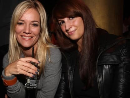 Moderatorin Jessica Stockmann (links) und Sara Urbainczyk von OK!