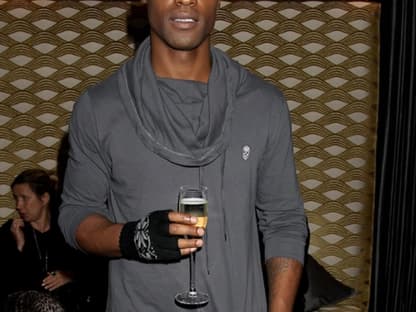 Simon Webbe feierte in London die "Fashions Night Out". Der Ex-Sänger der Boygroup "Blue" besuchte eine Cocktail-Party von Topmodel Natalia Vodianova 