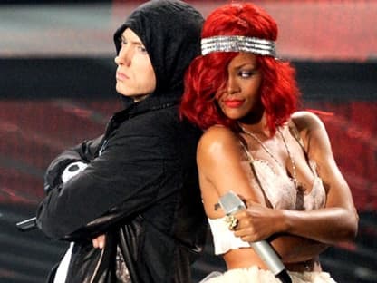 Was für eine Show! Gemeinsam mit Sängerin Rihanna eröffnete Eminem die diesjährigen MTV Video Music Awards 