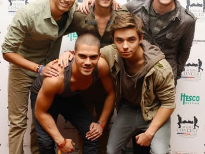 Die Jungs von "The Wanted" posierten backstage für die Fotografen