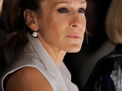 Fashionista von Berufswegen aus: Sarah Jessica Parker begutachtet die Kreationen von Narciso Rodriguez