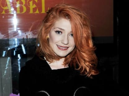 "Girls Aloud"-Sängerin Nicola Roberts begutachtete die neusten Kreationen der Designer