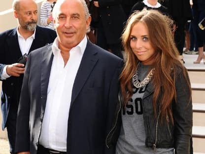 Sir Phillip Green, Inhaber von Topshop kommt gemeinsam mit seiner Tochter Chloe zur Show von Burberry an