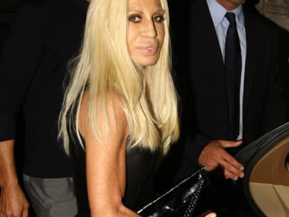 Designerin Donatella Versace gehört zur Milan Fashion Week wie Pizza zu Italien