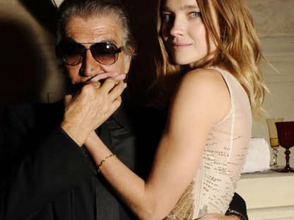 Zum Küssen: Roberto Cavalli mit Model Natalia Vodianova