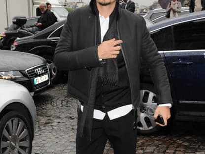 Orlando Bloom unterbrach extra seine Dreharbeiten in Würzburg und kam nach Paris, um seine Miranda bei der Show von Balenciaga zu sehen