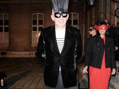 Dass es bei Star-Designer Jean-Paul Gaultier dramatisch wird, war fast schon zu erwarten