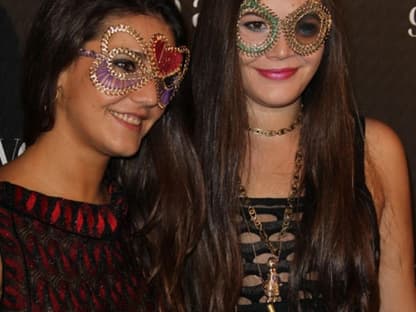 Margherita und Teresa Missoni mit als Masken-Bunnys