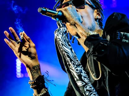 Für Wiz Khalifa gehört das Rauchen eines Joints mit zu seinen Auftritten