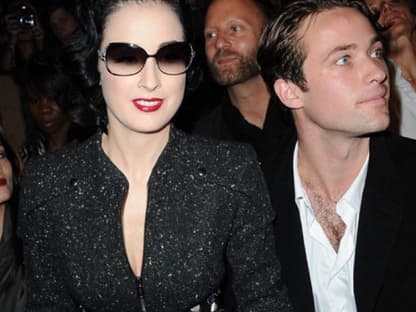 Lady in Black: Dita Von Teese bei der Show von Jean-Charles Castelbajac