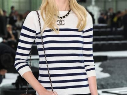 Stars in stripes: Claudia Schiffer bei Chanel