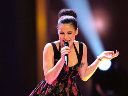 Im Anschluss performte Lena gemeinsam mit der Big Band ihren Hit "Satellite" und "Touch A New Day" live vor dem Publikum