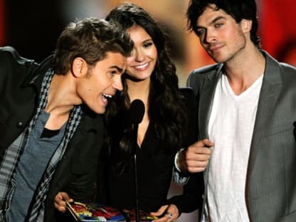 Das "Vampire Diaries"-Trio Paul Wesley, Nina Dobrev und Ian Somerhalder freuen sich über einen Award