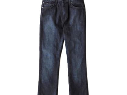 Straight Cut: Sie sind auf der Suche nach der perfekten Blue Jeans? Investieren Sie in einen Klassiker mit geradem Bein und dunkler Waschung.  Calvin Klein Jeans, ca. 160 Euro