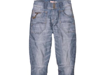 Baggy: Absolut lässig sind die neuen Boyfriend-Jeans mit tief sitzendem Schritt, Krempelsaum und Used-Waschung. Mustang, ca. 180 Euro