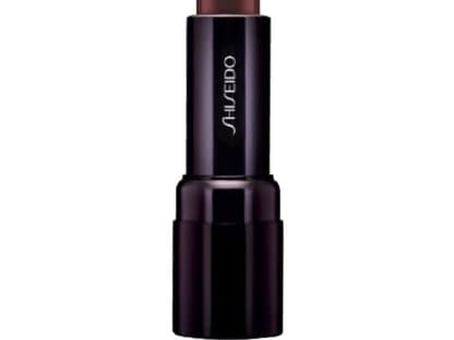 Lippenstift: "Perfect Rouge Lipstick - Gilded Wine" von Shiseido, ca. 25 Euro